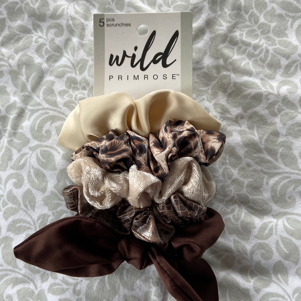5 scrunchies